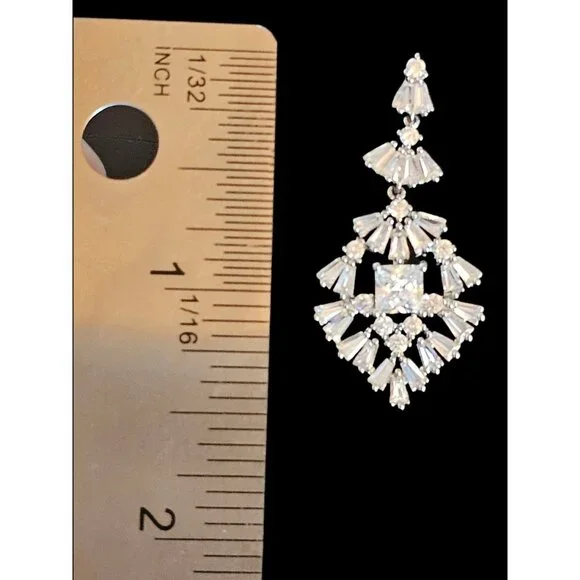 NWOT Silver/Crystal Triangle Earring - Picture 3 of 3